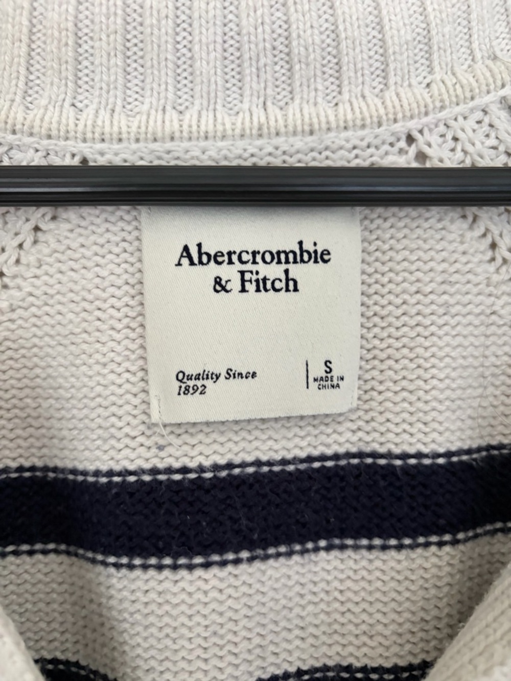 Abercrombie & Fitch White and Navy Striped V-Neck Sweater - Picture 4 of 7